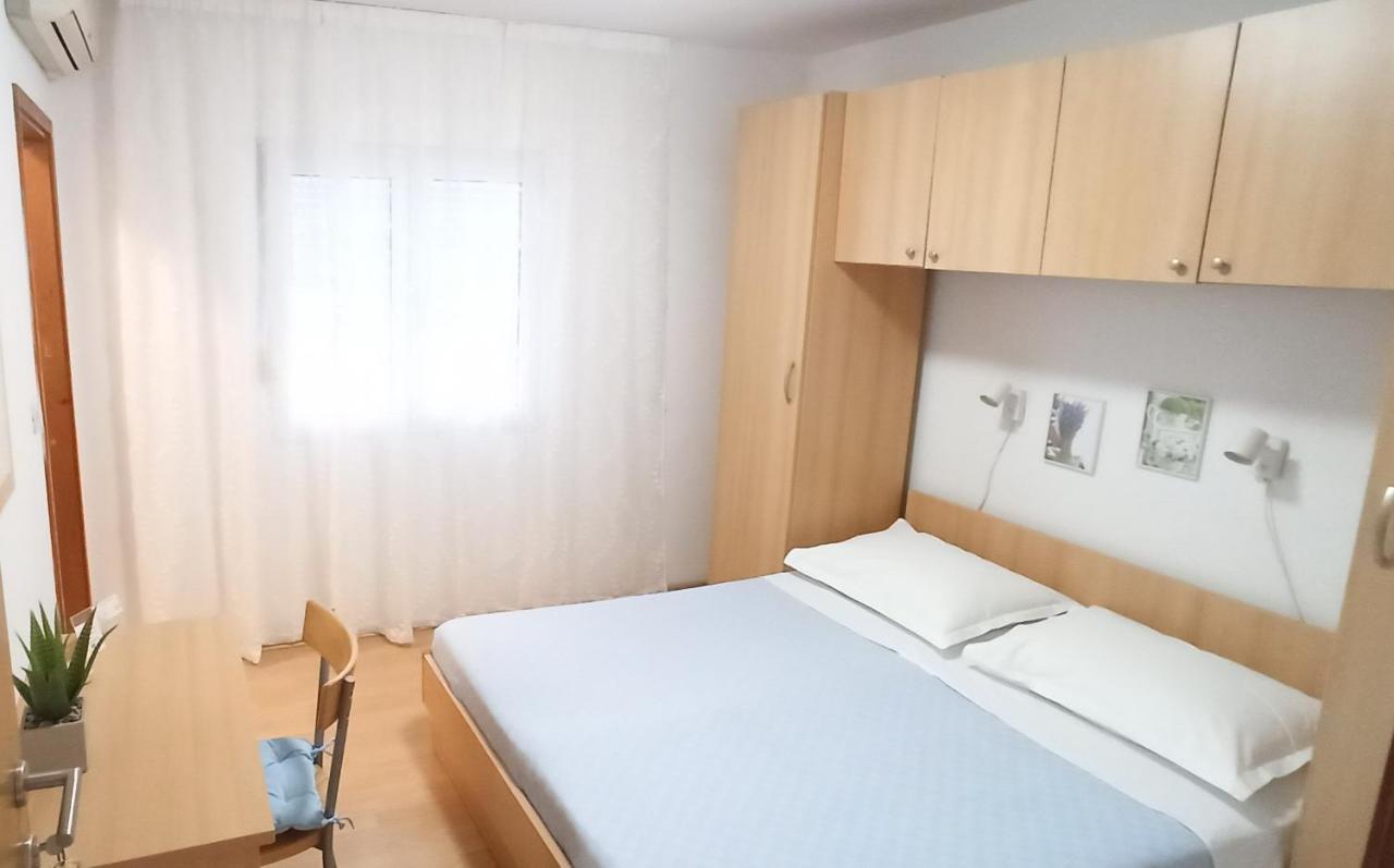 Apartmani Igor Макарска Стая снимка